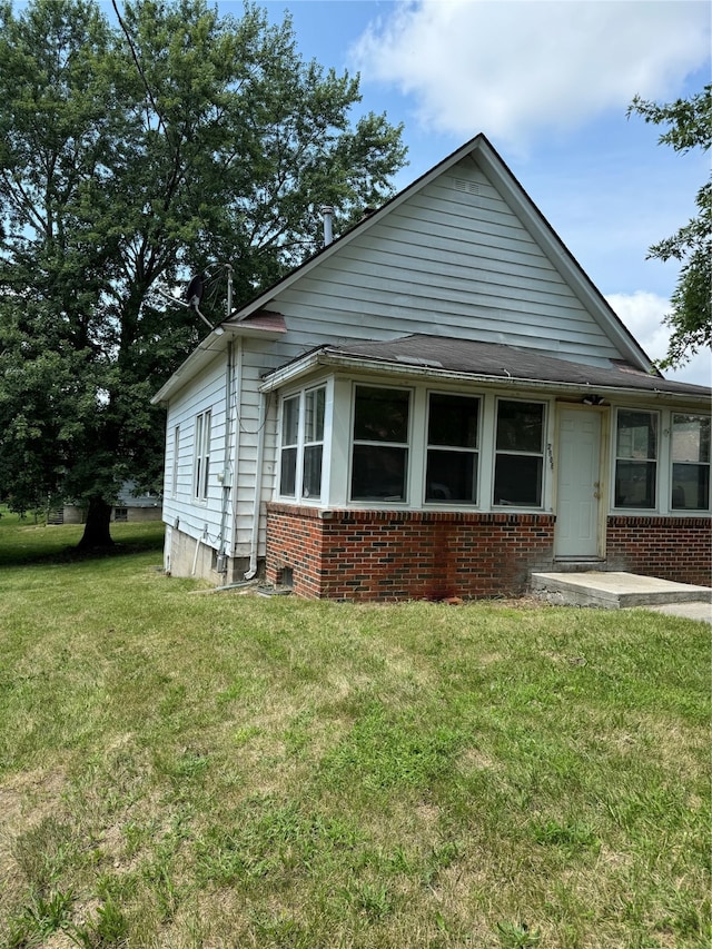 bungalow-style house featuring a front yard