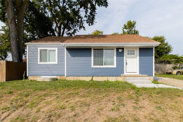 view of front of property with a front yard