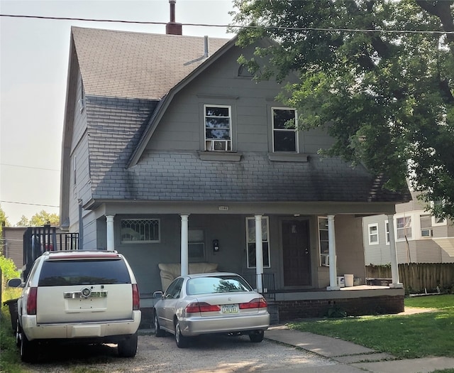 view of front of property featuring covered porch