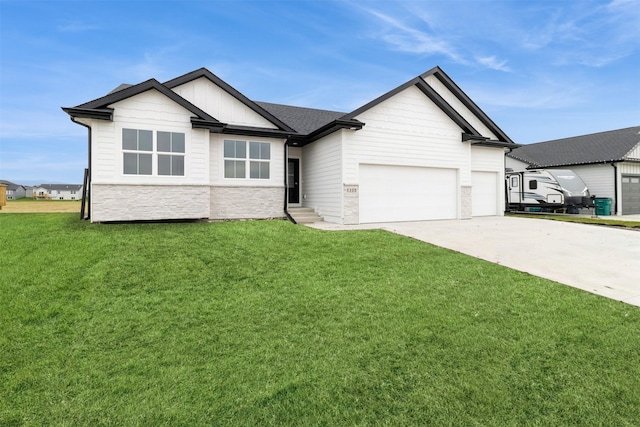 view of front of home featuring a garage and a front yard