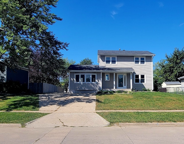 view of front property featuring a front lawn