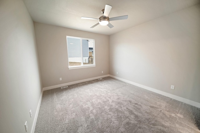 carpeted empty room featuring ceiling fan