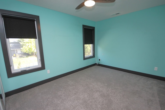 unfurnished room featuring ceiling fan and light colored carpet