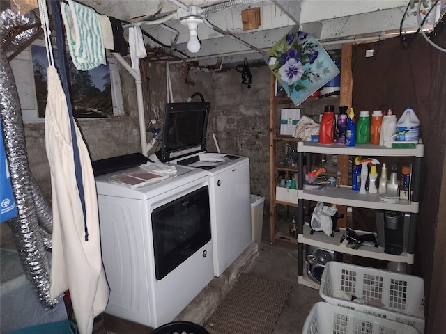 laundry room with washing machine and clothes dryer