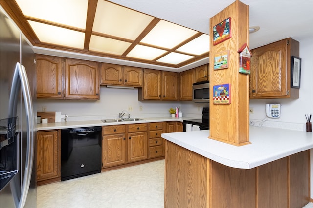 kitchen with sink, kitchen peninsula, and black appliances