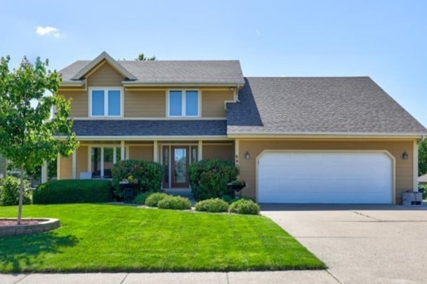 view of front of home with a front lawn and a garage