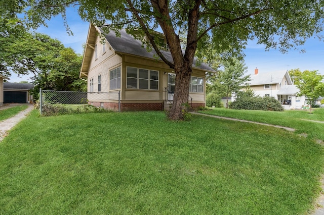 view of front of house featuring a front yard