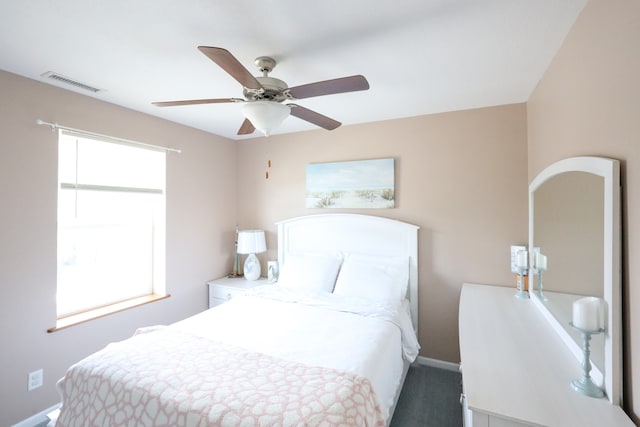 bedroom with ceiling fan