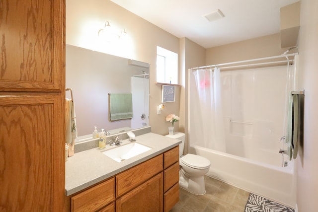 full bathroom with shower / tub combo with curtain, vanity, and toilet