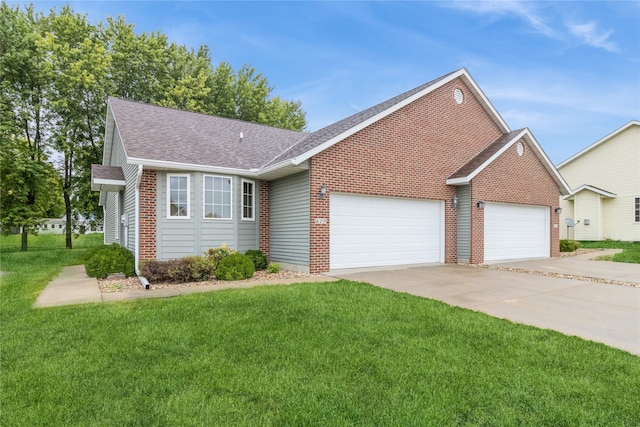 view of front of house featuring a garage and a front yard