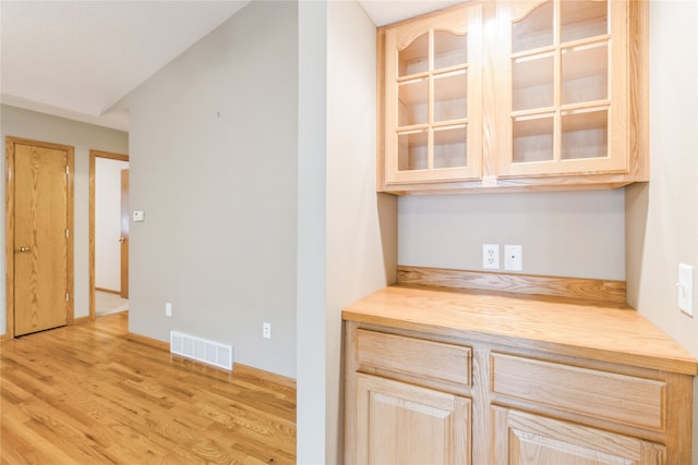 room details featuring hardwood / wood-style flooring