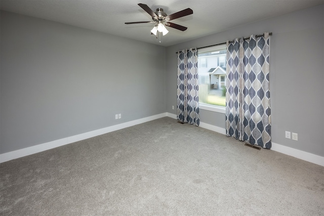 unfurnished room featuring ceiling fan and carpet