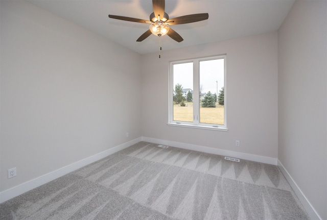 unfurnished room with carpet flooring and ceiling fan