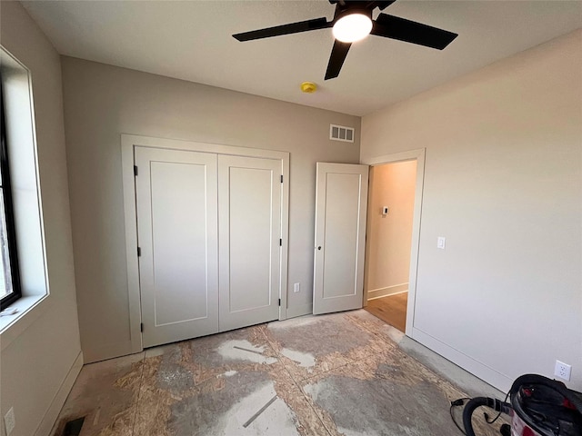 unfurnished bedroom featuring a closet and ceiling fan