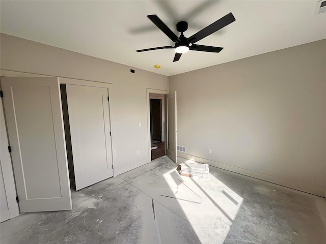 unfurnished bedroom featuring a closet and ceiling fan