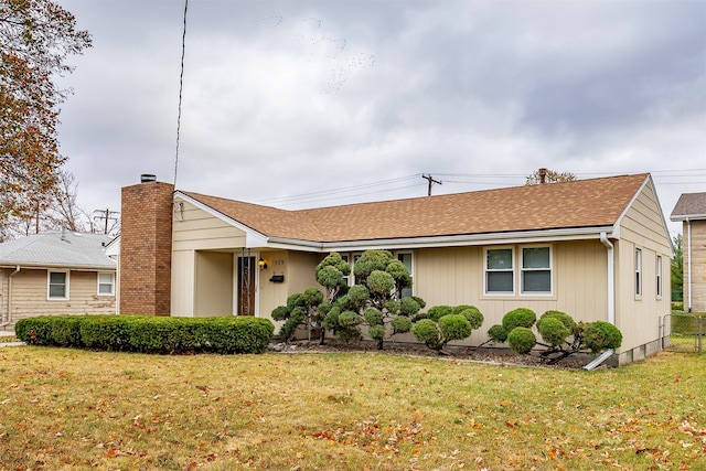 ranch-style house featuring a front lawn