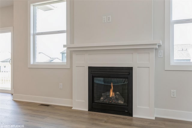 interior details with hardwood / wood-style floors