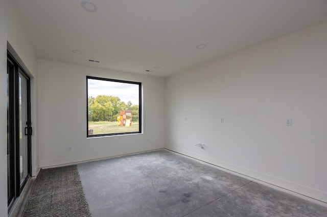 empty room featuring concrete flooring