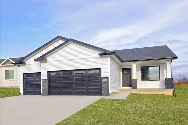 view of front of property featuring a front yard and a garage