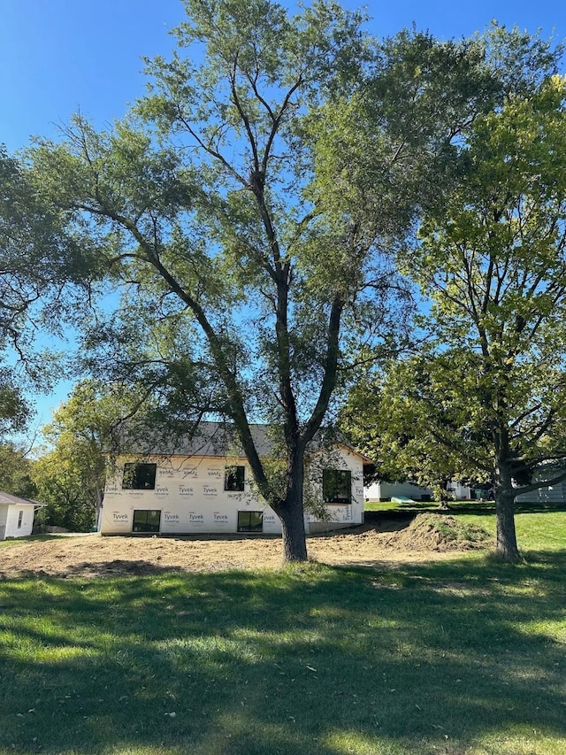 exterior space with a yard