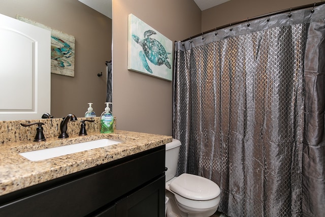 bathroom with a shower with shower curtain, vanity, and toilet