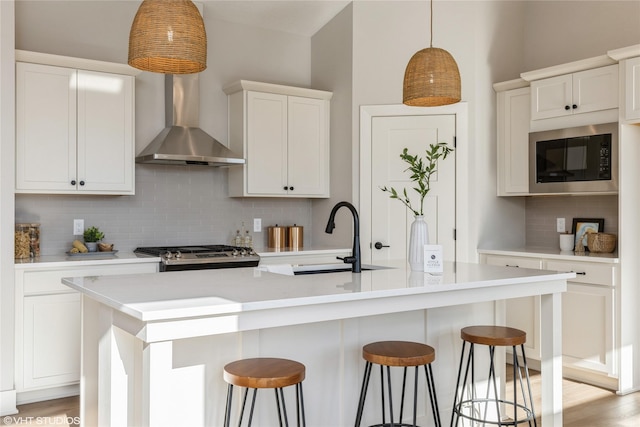 kitchen with tasteful backsplash, a center island with sink, and range