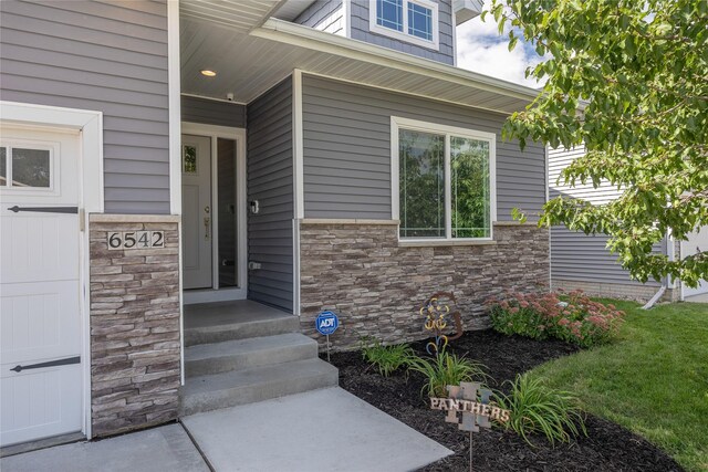 6542 NE 9th Ct, Des Moines, IA 50313 - property entrance with stone siding