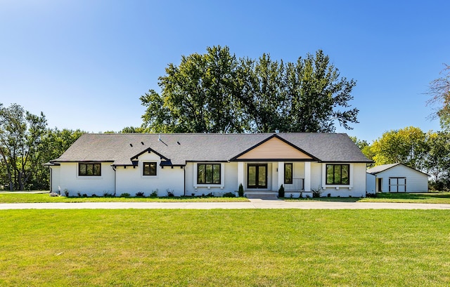 modern farmhouse featuring a front yard