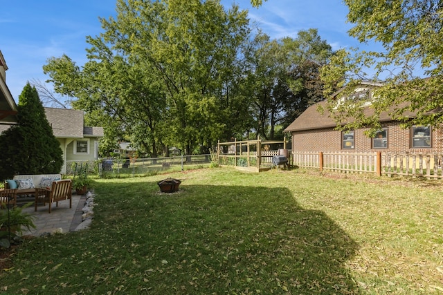 view of yard featuring a patio