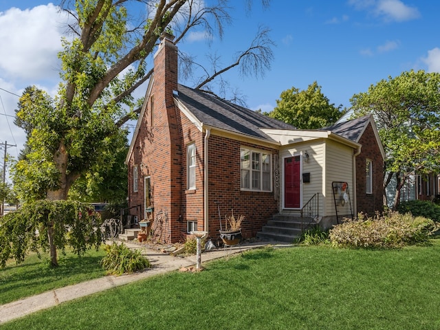 view of front of property with a front lawn