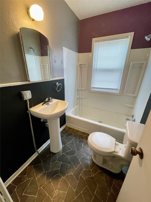 5711 Franklin Ave, Des Moines, IA 50310 - full bath with toilet and washtub / shower combination