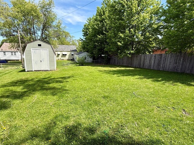 5711 Franklin Ave, Des Moines, IA 50310 - view of yard with a shed and an outbuilding
