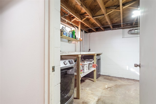 basement featuring washer / clothes dryer