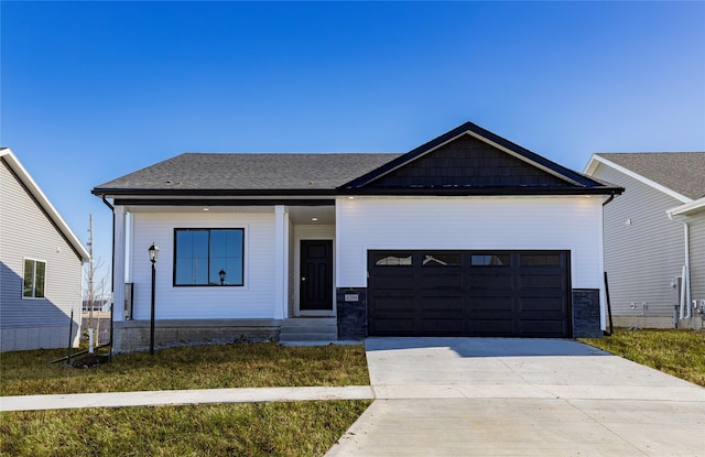 view of front facade featuring a garage and a front lawn