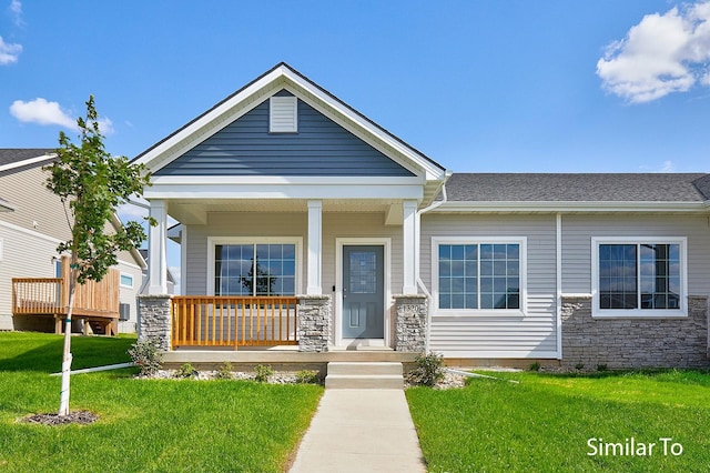 craftsman house featuring a porch and a front lawn