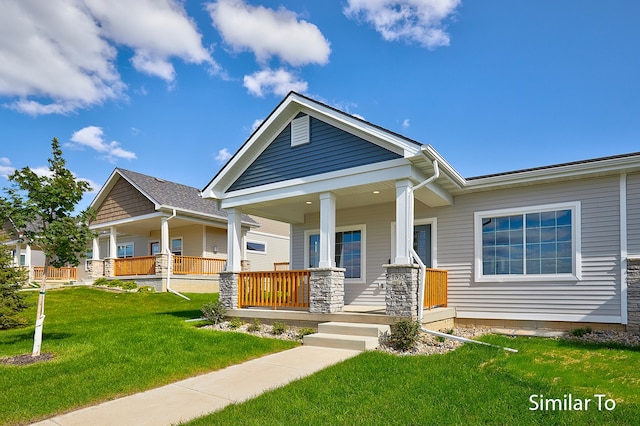 craftsman inspired home with a front lawn and a porch