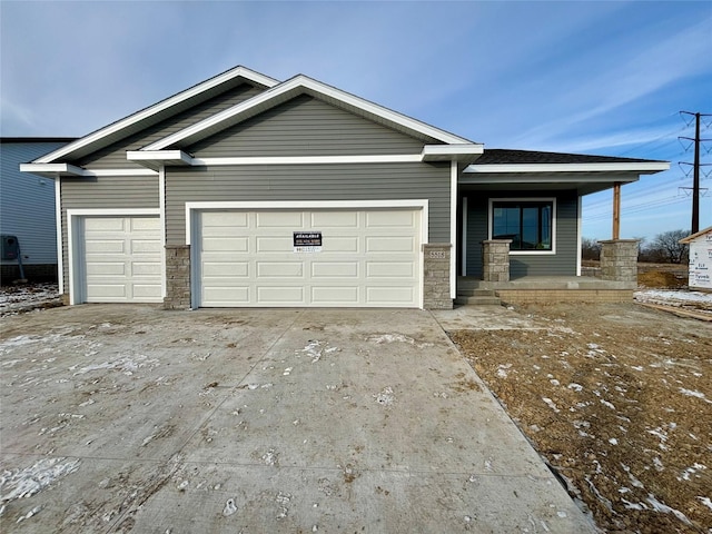 view of front facade featuring a garage