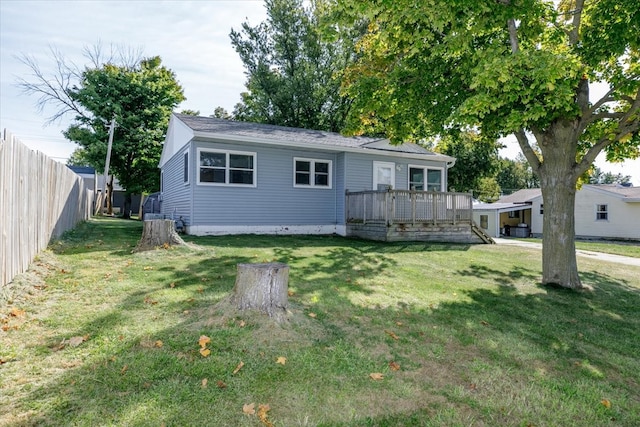 view of front of property featuring a deck and a front yard