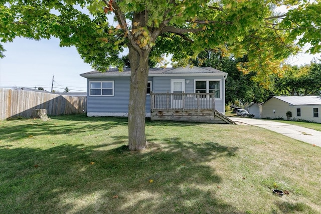 view of front of house with a front lawn