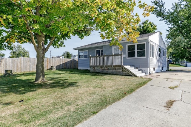 ranch-style house featuring a front lawn