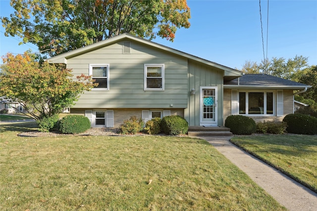 split level home featuring a front yard