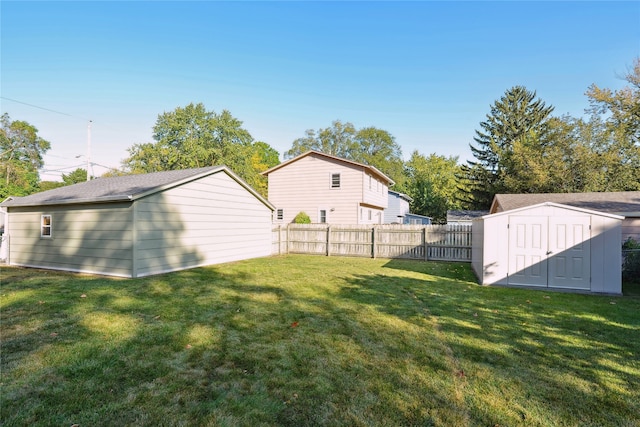 view of yard with a storage shed