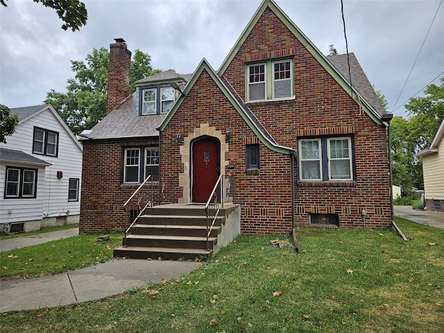 view of front of house with a front yard