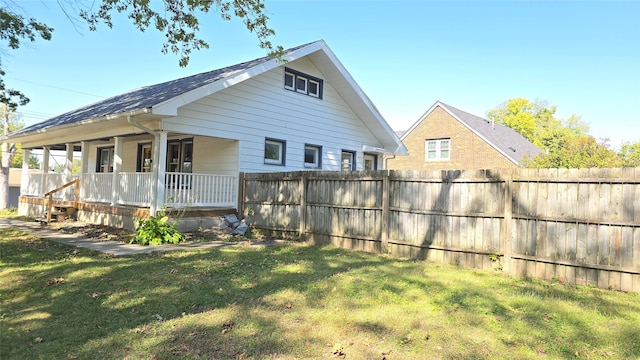 back of house featuring a lawn