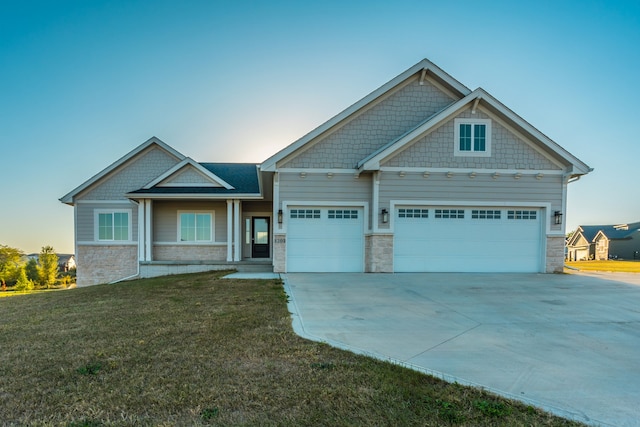 craftsman house with a front lawn