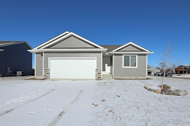 view of front facade featuring a garage