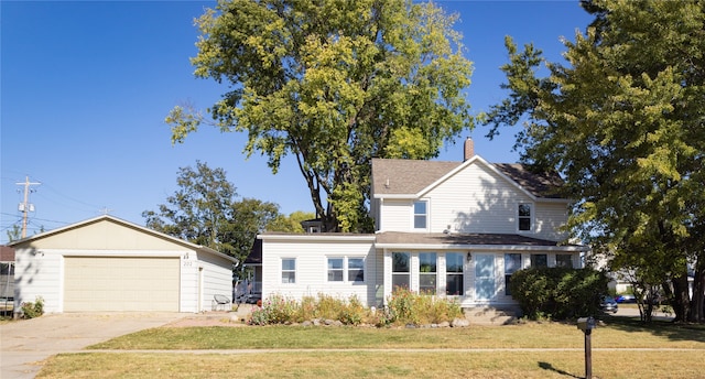 view of front of house featuring a front lawn