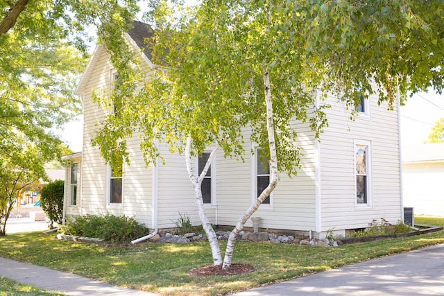 view of side of property with a lawn