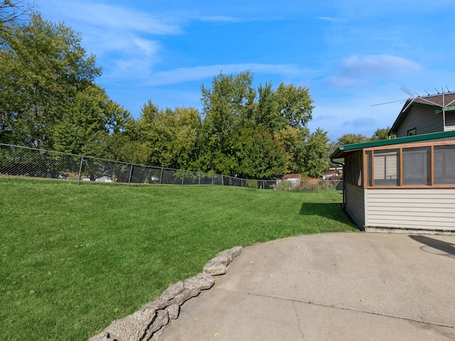 view of yard featuring a patio