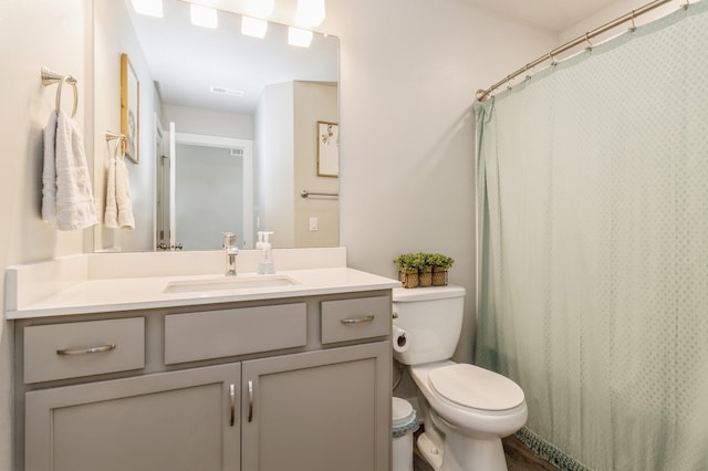 bathroom with a shower with curtain, vanity, and toilet